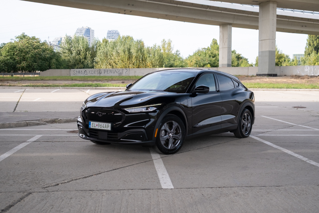 Ford Mustang Mach-E STD RWD 75.7 kWh